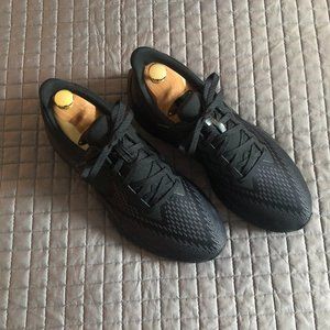 Men's Nike Zoom Winflo 6, Triple Black, 10.5 EUC